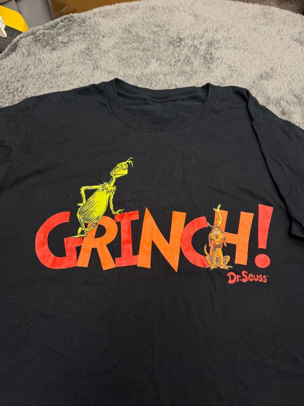 Dr. Seuss The Grinch Graphic T-Shirt in Men’s XXL!
